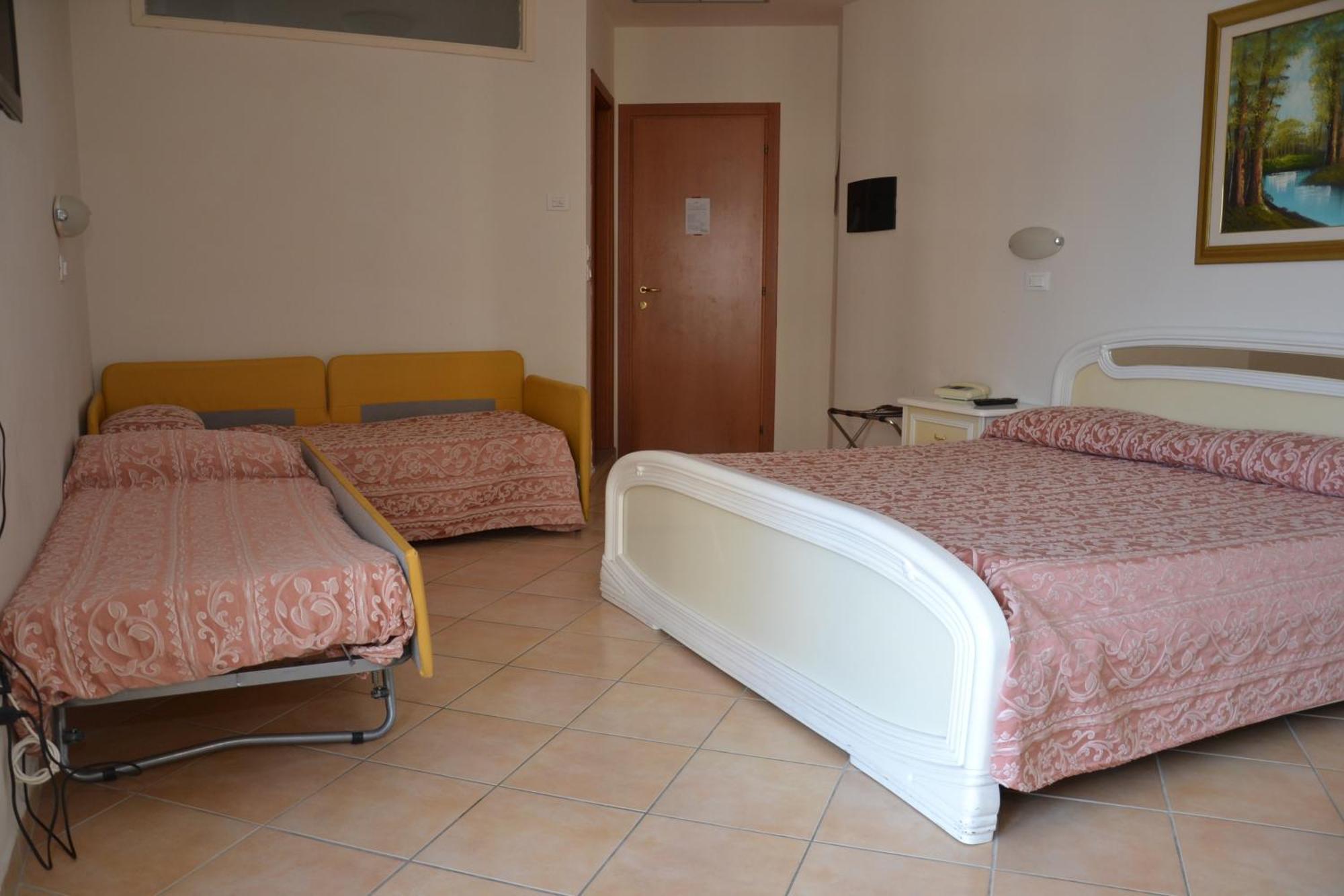 Perticari Hotell Pesaro Exteriör bild