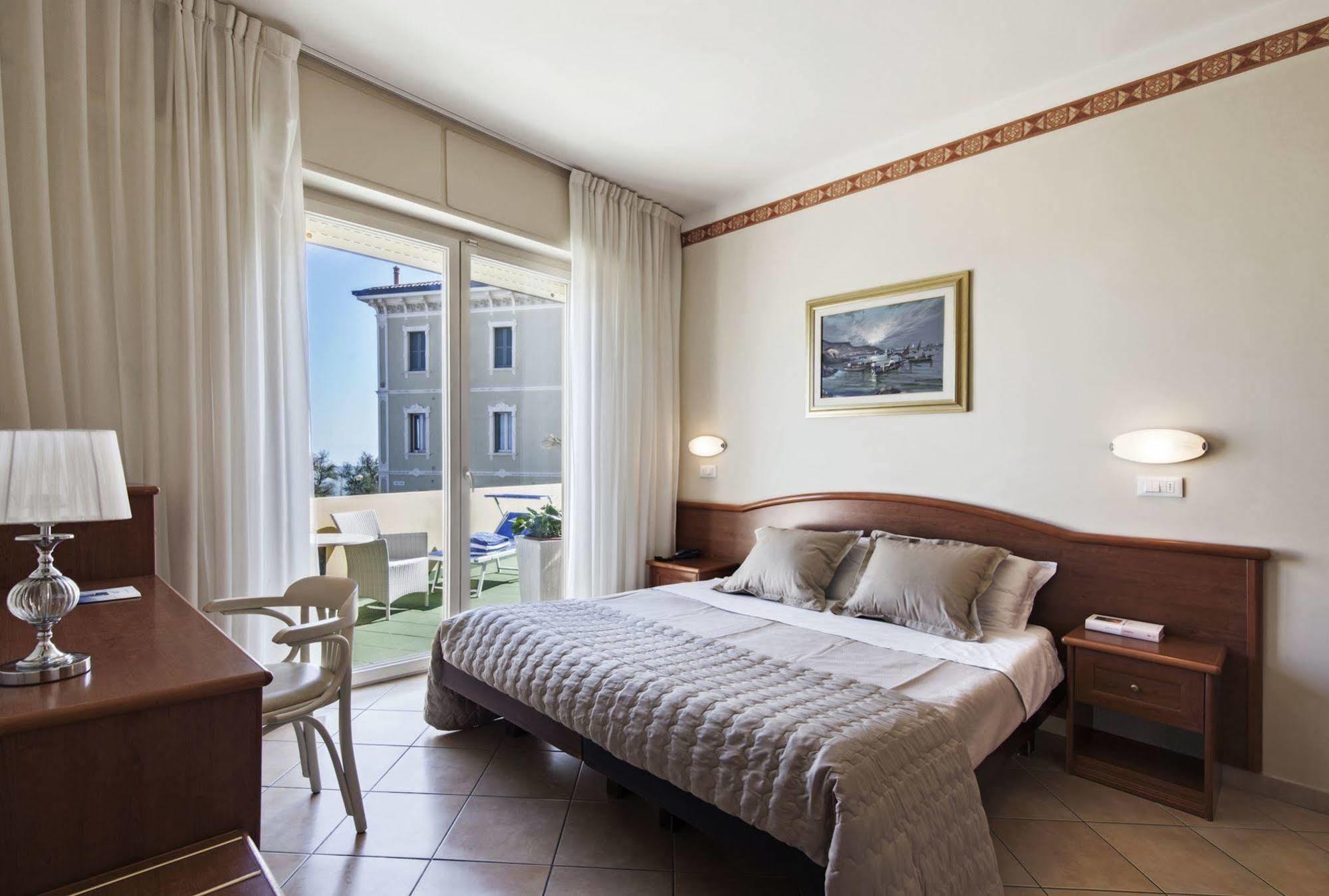 Perticari Hotell Pesaro Exteriör bild