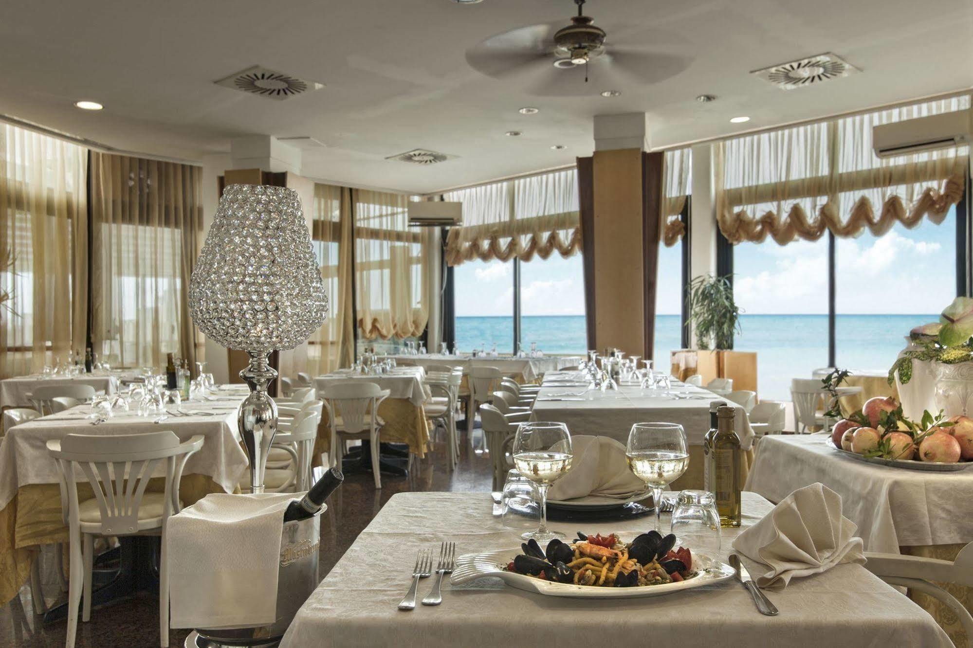 Perticari Hotell Pesaro Exteriör bild