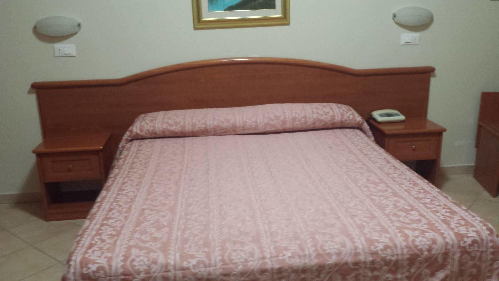 Perticari Hotell Pesaro Exteriör bild