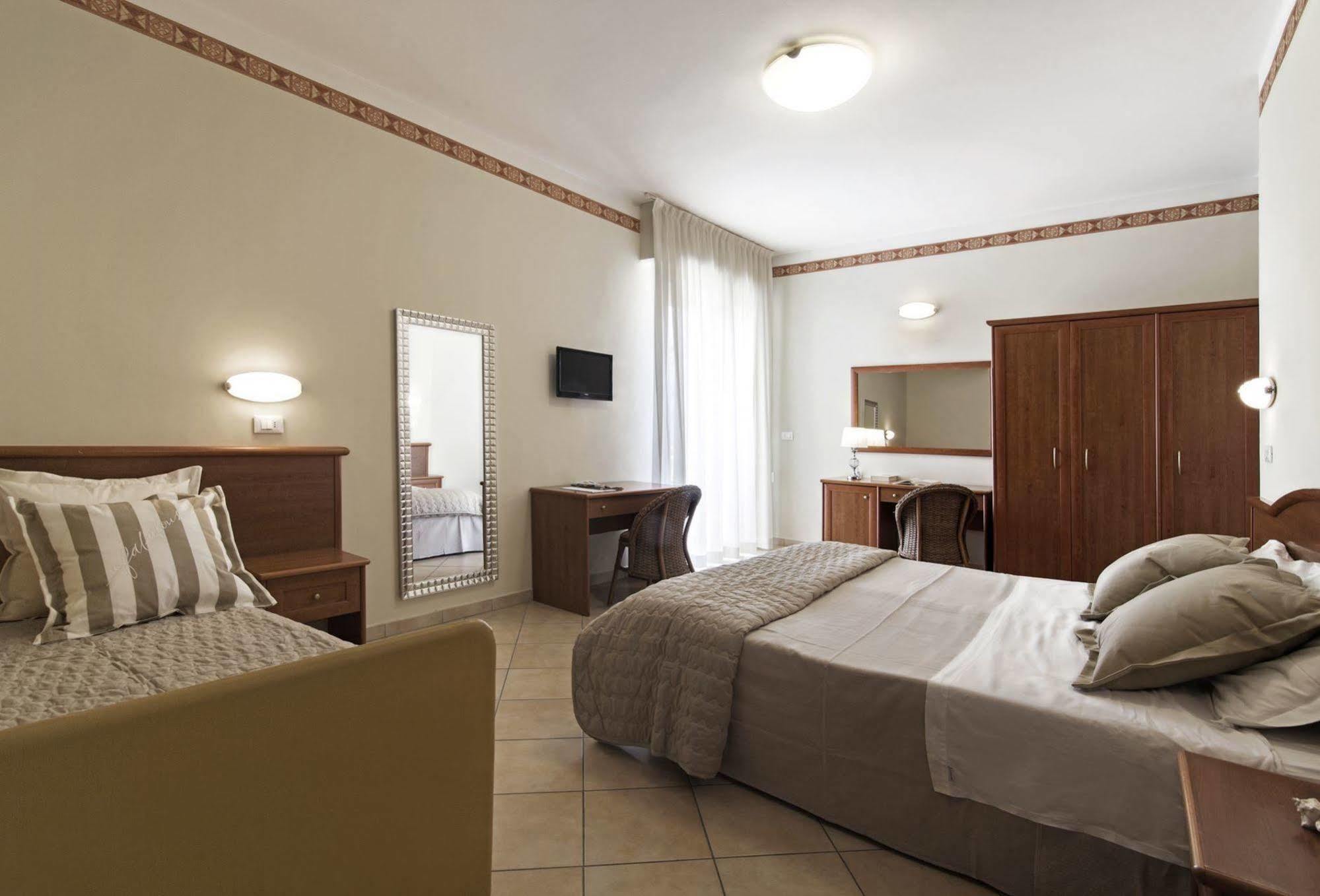 Perticari Hotell Pesaro Exteriör bild