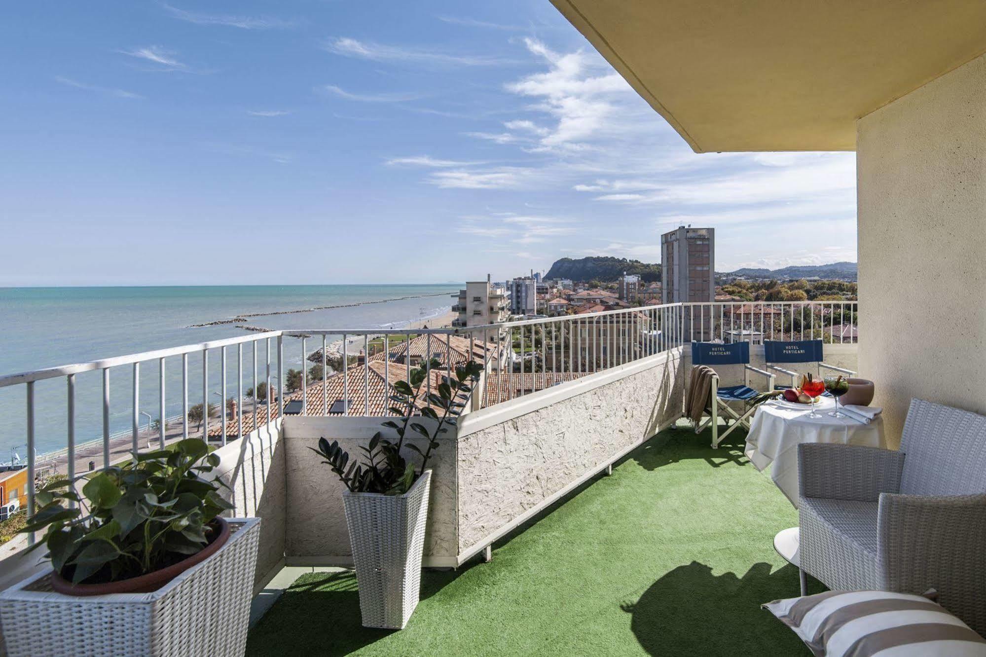Perticari Hotell Pesaro Exteriör bild