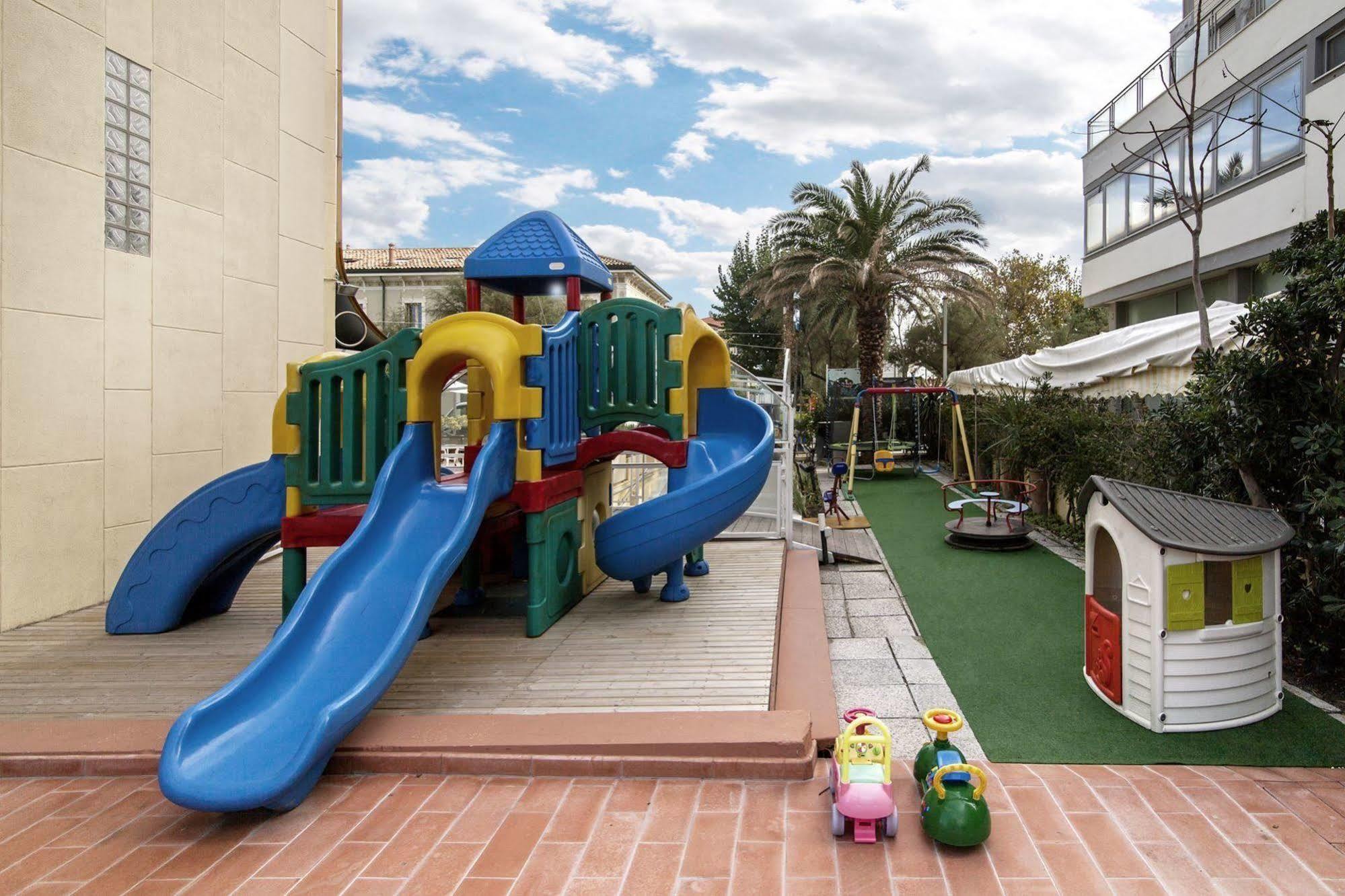 Perticari Hotell Pesaro Exteriör bild